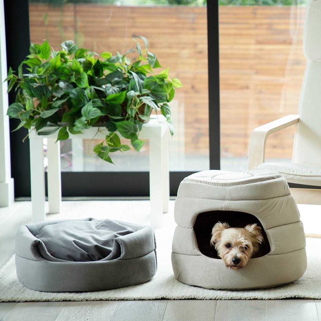 2-in-1 Honeycomb Hut-Cuddler R56908